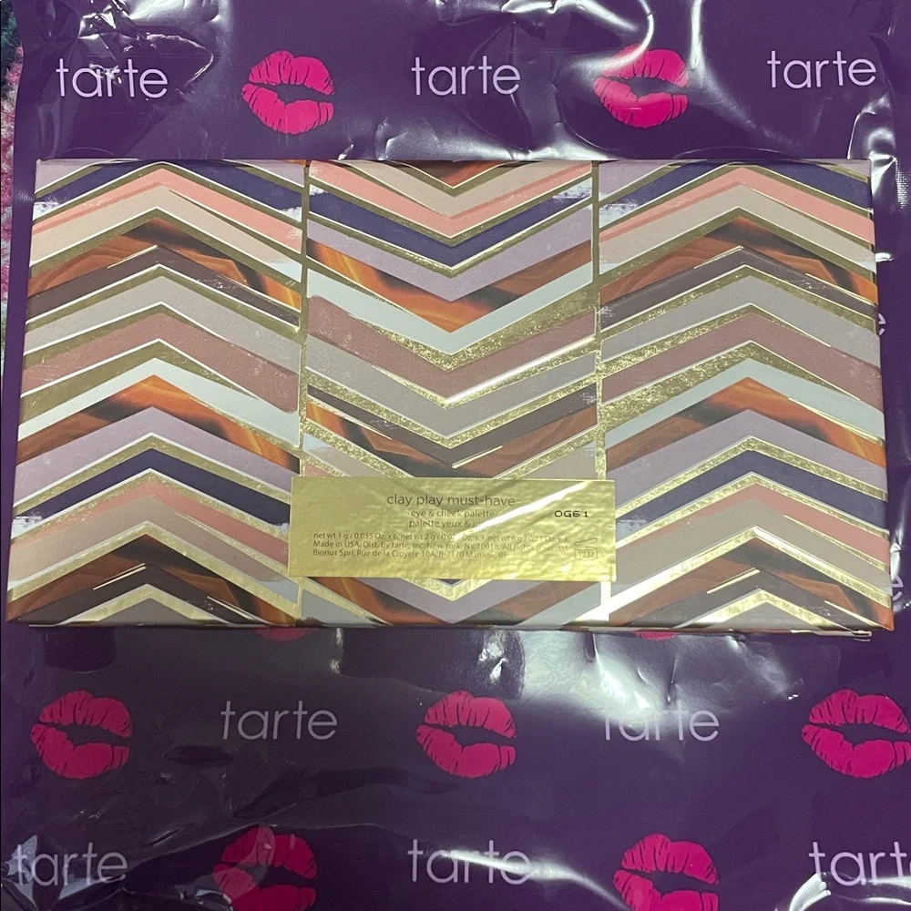 TARTE “CLAY PLAY MUST-HAVE” EYE AND CHEEK PALETTE - Picture 8 of 9